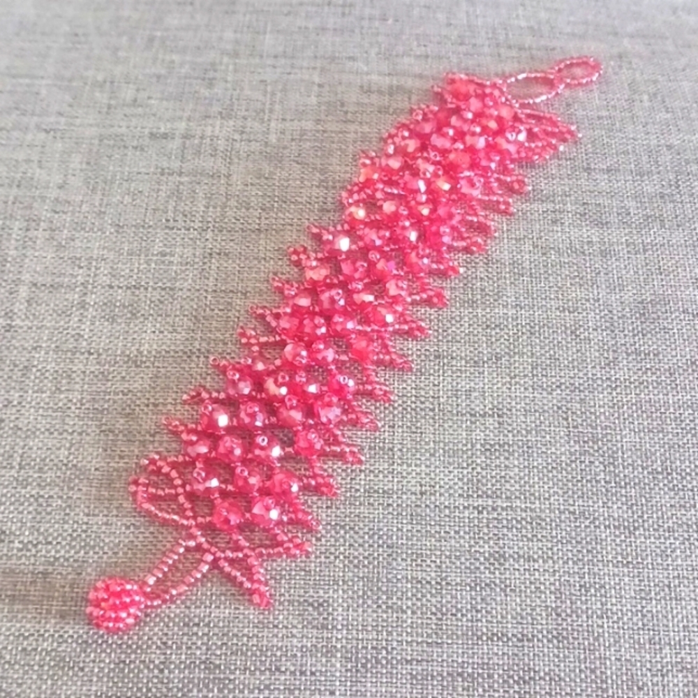 Clear Red Beaded Bracelet - Pre-loved (6"-7")